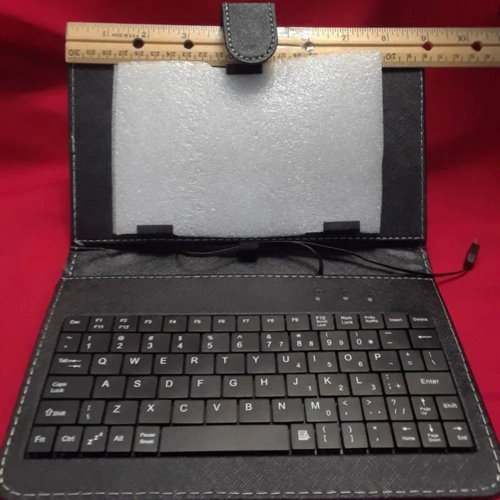 BRAND NEW Universal 7 inch Tablet Case with PC Keyboard and Flip Stand, Black